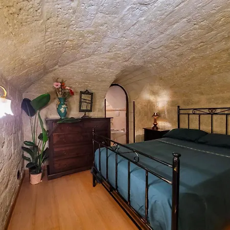 Cozy Classical In The Center Apartment Bari